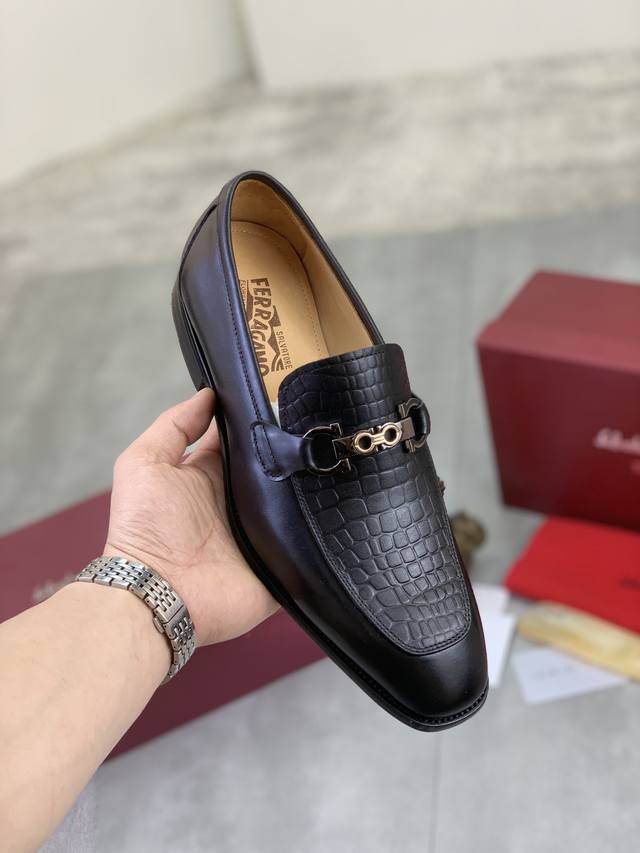 工厂P价P 实价 水染牛里 Salvatore Ferragamo 菲拉格慕 男士最新款休闲商务皮鞋！专柜同步上市！面料采用专用进口原版小牛皮，内里采用进口水染