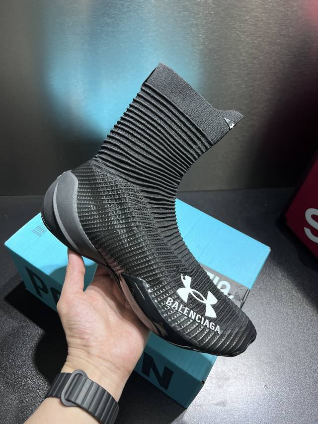 实价 春夏秀款联名情侣款鞋 10 Rmb购入开发 和 胶囊系列是一个高端奢侈品牌与运动品牌的大胆合作。这个系列包括了超大号的连帽衫、和现代，体现了高级时尚与运动