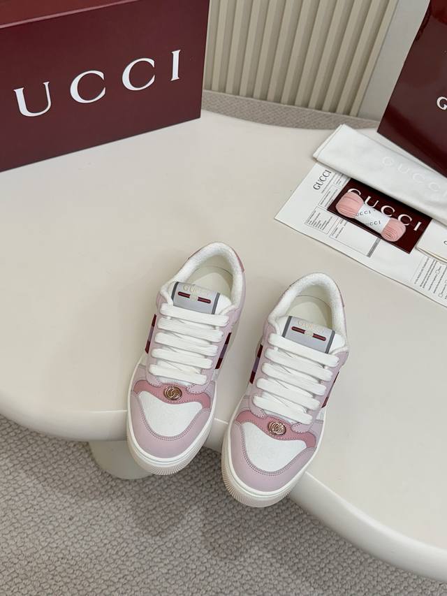 实价 Gucc经典脏脏鞋 顶级工厂P品质，砖柜一比一无可挑剔，穿上脚舒适度燃到爆表，复古做旧元素，鞋舌复古标，双Glogo，满面的Gucc元素面料：头层全粒面磨