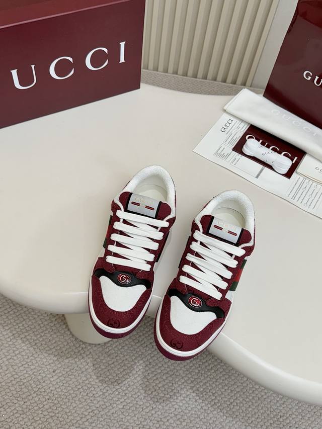 实价 Gucc经典脏脏鞋 顶级工厂P品质，砖柜一比一无可挑剔，穿上脚舒适度燃到爆表，复古做旧元素，鞋舌复古标，双Glogo，满面的Gucc元素面料：提花双 G