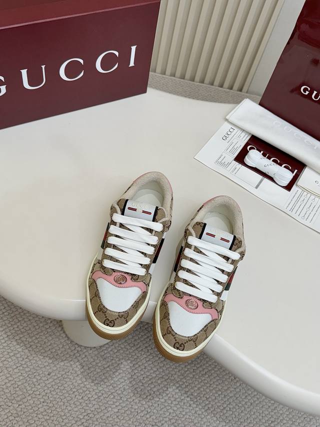 实价 Gucc经典脏脏鞋 顶级工厂P品质，砖柜一比一无可挑剔，穿上脚舒适度燃到爆表，复古做旧元素，鞋舌复古标，双Glogo，满面的Gucc元素面料：提花双 G