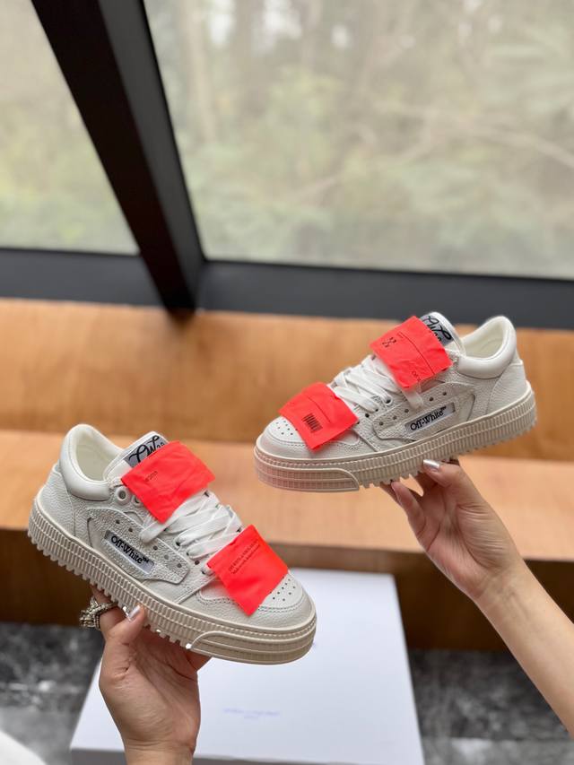 实价 Off-White2025年早春新款， Off-White是这几年流行的时尚潮流，原数据打造的一双见一眼就想拥有的美鞋鞋面:头层牛皮内里:牛皮大底:橡胶底