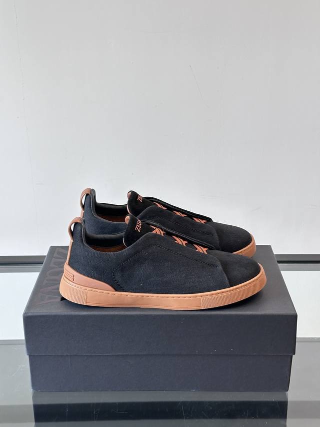 Zegna 杰尼亚 奢华休闲Triple Stitch 2025新款男士休闲鞋，选用进口水洗牛仔面料打造，丰富的工艺细节，鞋底骆马皮革嵌饰和品牌压纹徽标细节，干