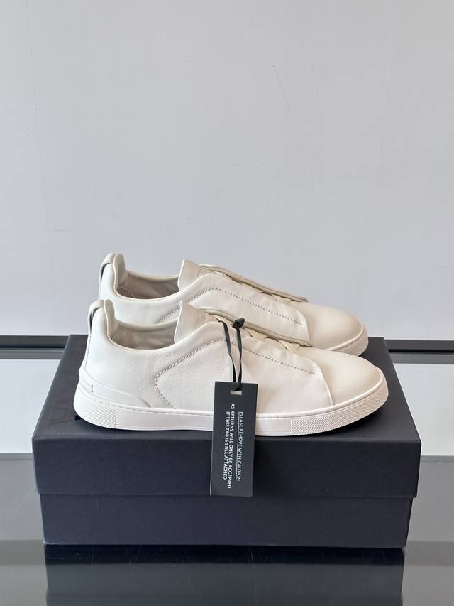 Zegna 杰尼亚 奢华休闲Triple Stitch 2025新款男士休闲鞋，选用进口牛皮打造，丰富的工艺细节，鞋底骆马皮革嵌饰和品牌压纹徽标细节，干净简洁的