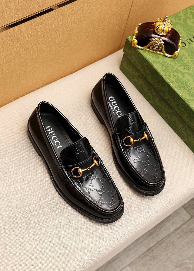 商品商标：Gucci 古驰 休闲皮鞋正码码数: 38-44 45订制 商品材料：精选 进口头层开边珠牛皮鞋面+原版五金扣，进口牛皮内里。强烈立体视觉效果，原版组