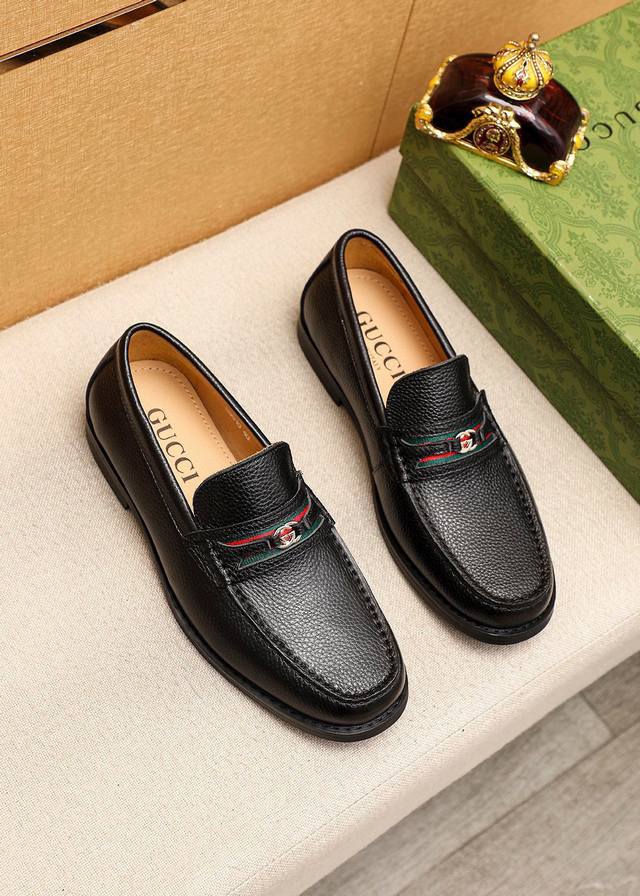商品商标：Gucci 古驰 休闲皮鞋正码码数: 38-44 45订制 商品材料：精选 进口头层荔枝纹牛皮鞋面+原版五金扣，进口牛皮内里。强烈立体视觉效果，原版组