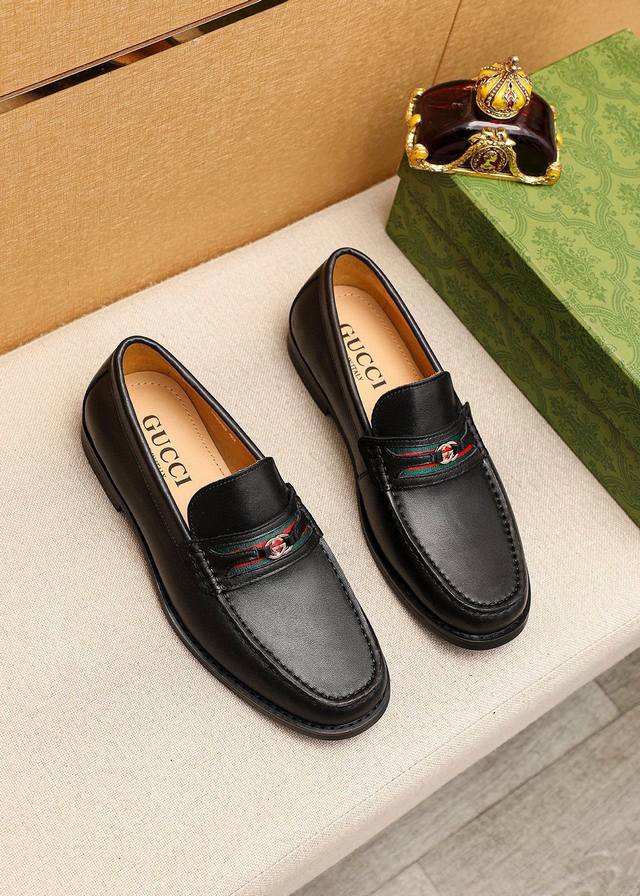 商品商标：Gucci 古驰 休闲皮鞋正码码数: 38-44 45订制 商品材料：精选 进口头层小牛皮鞋面+原版五金扣，进口牛皮内里。强烈立体视觉效果，原版组合大