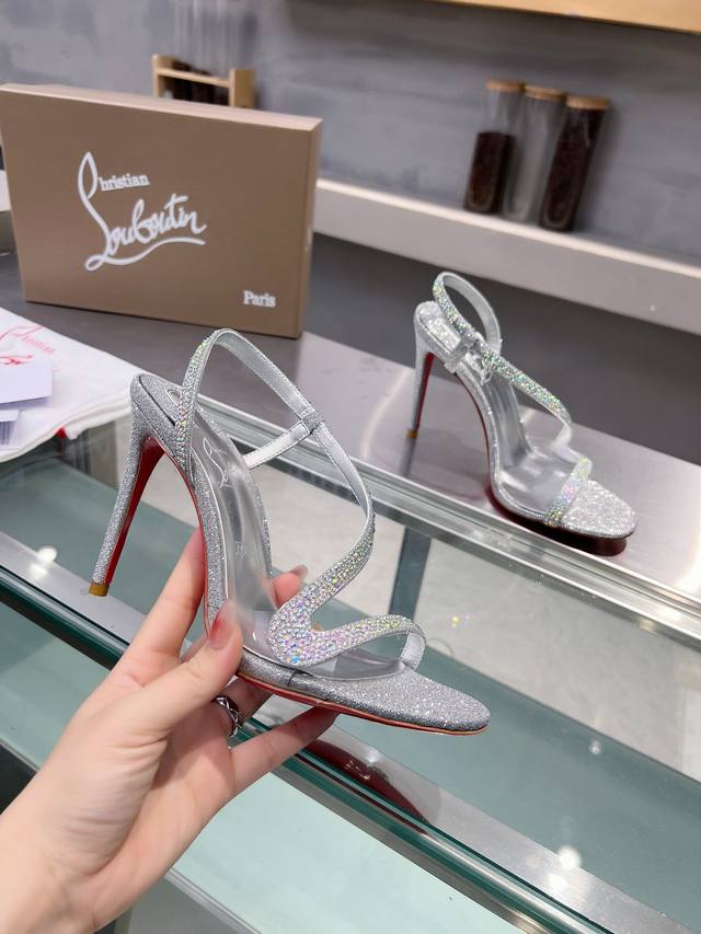Christianlouboutin路铂廷 Cl红底鞋‖ 全球限量！来自拉斯维加斯的祝福灵感来自拉斯维加斯的炫彩霓虹手工制作，精致工艺收藏级作品绝对吸睛的存在透