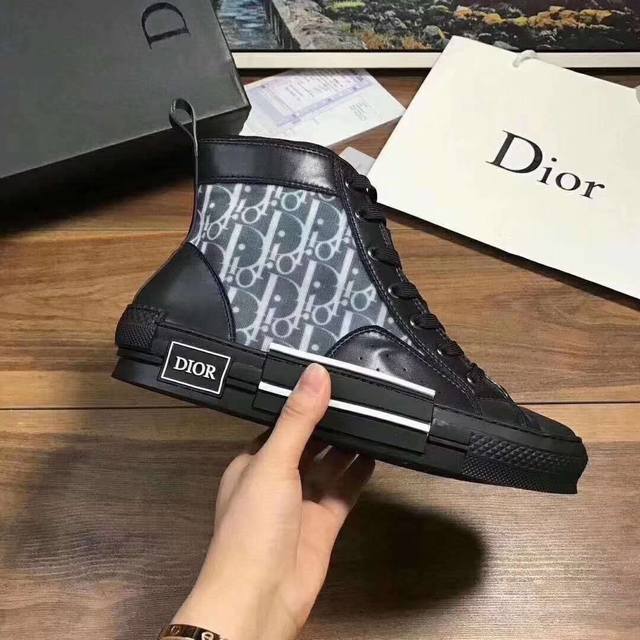 女 男 Dior 迪奥 顶级版本情侣款鞋面：采用独家定制原版磨砂珍珠闪Pvc半透明胶片拼接迪奥品牌专用Logo面料十电绣Logo大底：独家私模与原版一致Tpu橡