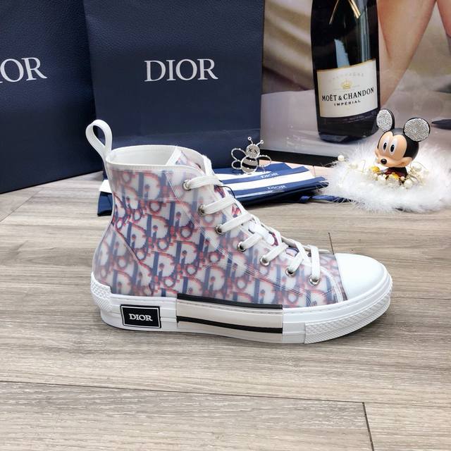 女 男 顶级版本 专柜包装 Dior 迪奥 新款 原版750欧元 意大利专柜购入拆解1:1制作，Dior字母、胶片、系带休闲鞋材料面料：意大利帆布、磨砂片 内里