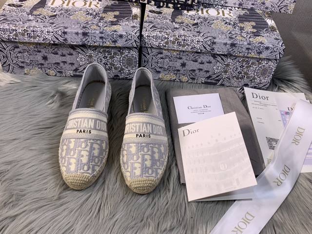 Dior迪奥 3D立体刺绣草编渔夫鞋 顶级品质、原版包装面料：进口3D立体刺绣老花Logo里皮：A级超柔软羊皮 细腻、透气 工艺：纯手工麻绳编织码数：Size：