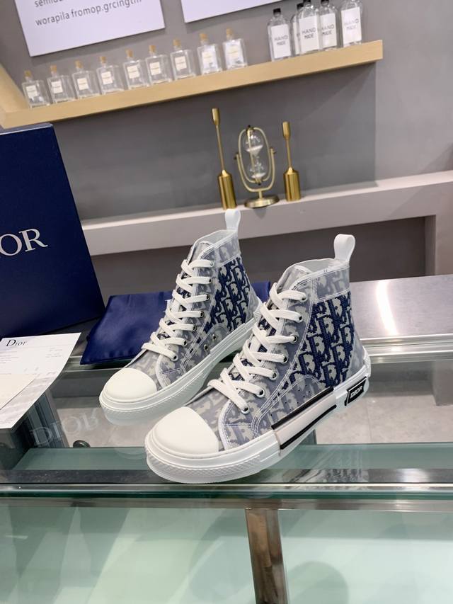 女 男 Diorkaws 迪奥 重磅联名新款 新潮百搭 注定是引爆主流的超级单品！鞋面：采用独家定制原版磨砂珍珠闪Pvc半透明胶片拼接迪奥品牌专用Logo面料十