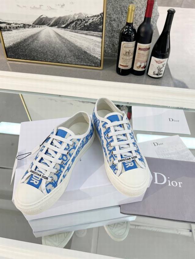 元 Dior 迪奥 春夏新款 刺绣花园鞋仙鹤系列，原版复制，专柜包装，最高版本！面料：纯棉刺绣垫脚：牛皮内里：牛皮大底：原版五角星大底颜色：兰色码数：35-41