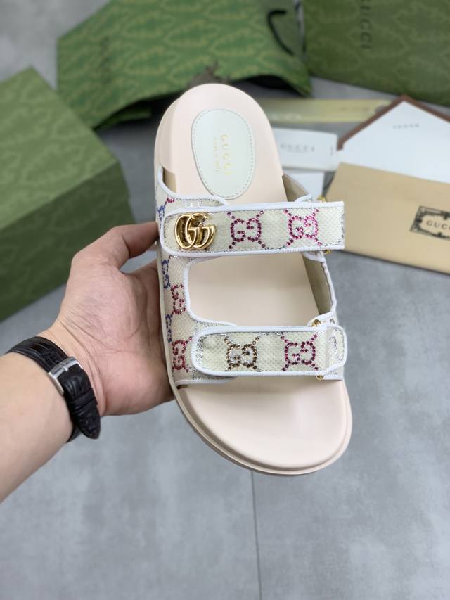 工厂P价P 实价 高版本 Gucci 古奇蛇年新款休闲烫钻拖鞋，原版官网、完美做工 透射出一种尊贵奢华，于古奇高端超凡工艺中升华其奢侈定义。原版古奇双G组合大底