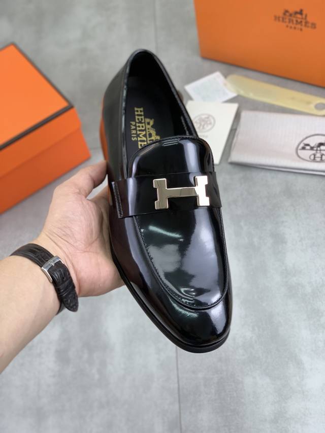 工厂P价P 实价 水染牛里 爱马仕 爱马仕 男士最新款休闲商务皮鞋！同步上市！面料采用专用进口原版小牛皮，内里采用进口水染牛皮，绝对的奢华打造，引领时尚潮流。配