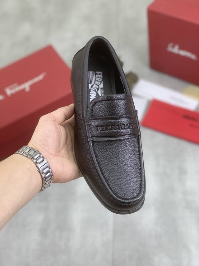 工厂P价P 实价 水染牛里 Salvatore Ferragamo 菲拉格慕 男士最新款休闲商务皮鞋！专柜同步上市！面料采用专用进口原版小牛皮，内里采用进口水染