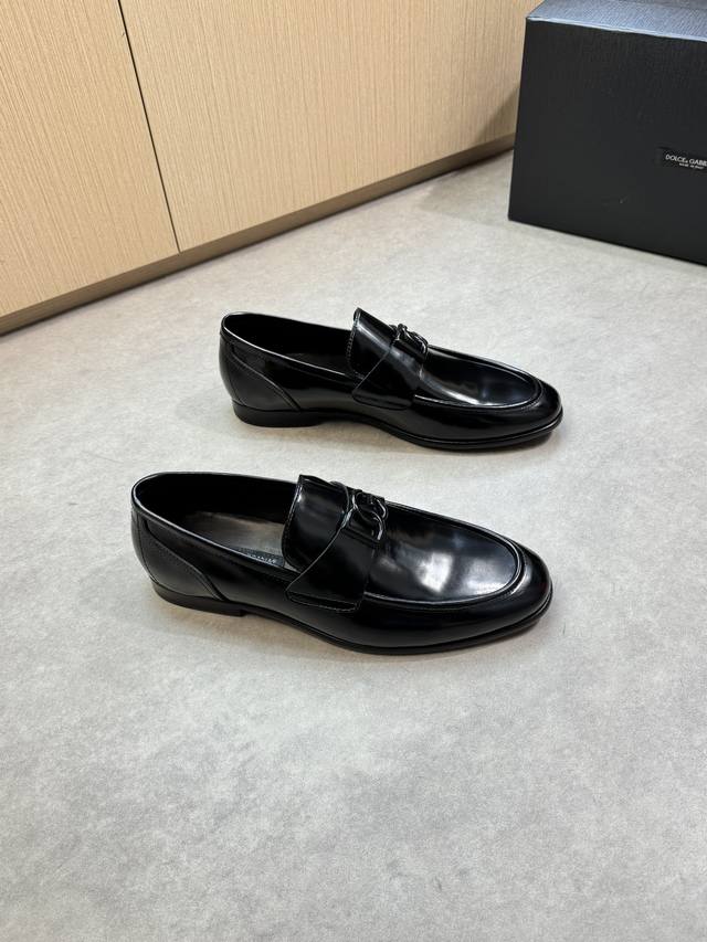 Dolce & Gabbana 杜嘉班纳 -高端品质 原单 正装皮鞋-鞋面：纳帕小牛皮、品牌金属扣件装饰、鞋丹车反暗线工艺-内里：水染牛皮-大底：超轻Tr橡胶