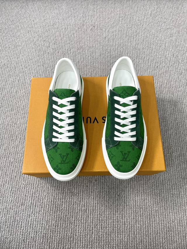 新款上新 品牌：Louis*Vuitton 路易威登 标准码：男码:38–44 45定做等级：官网同款 原单品质材料：原版材质刺绣 原版内里 原版特供大底款式类