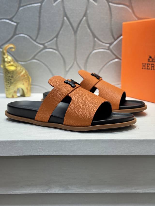 Hermes 情侣款爱马仕拖鞋 官网最新专柜同步新款Oran牛皮面H拖鞋 巴黎原版飞回正品开模完美打造最高品质 诚意巨献，鞋面荔枝纹牛皮面料，标志图形五金高品质