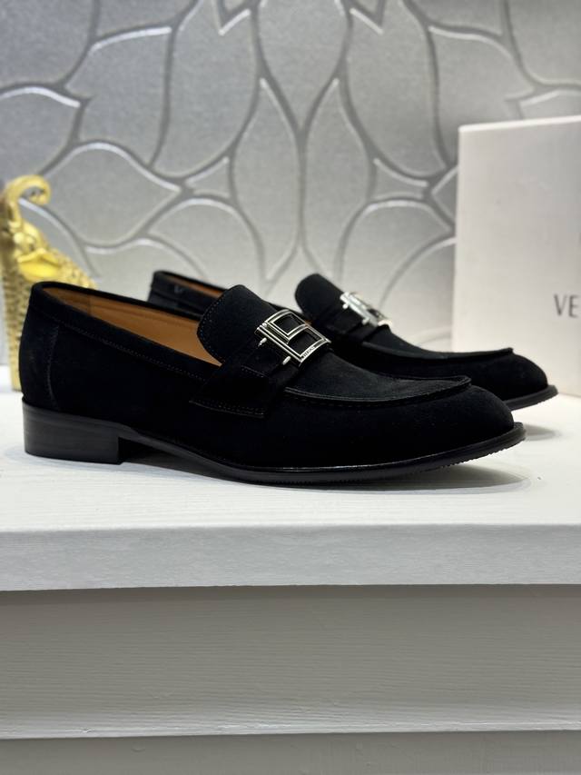 Versace 范思哲高端时装发布会上最具有创作单品鞋履 独家定制特供皮料 鞋面进口牛皮 内里牛皮压标 渠道秘密秘代工厂P高端合作出货 原版五金打造 橡胶大底形