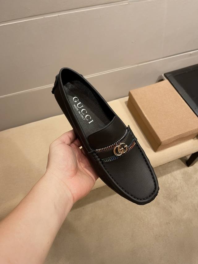 调工厂P价 男装男鞋 运动原单，古驰 Gucci ，1921年创立于佛罗伦萨，是全球奢侈品品牌之一，其独特的创意和革新风靡全球，古驰 永恒而经典，一直以来深受明