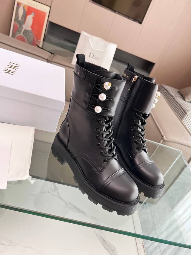 工厂P价 女装女鞋 运动原单 官网同步 Ss最高版本 Dior 迪奥秋冬靴马钉靴顶走级秀系列秋冬主季打款，超爆级款的节奏！出行必备单品！随意搭配么怎穿都好看 值