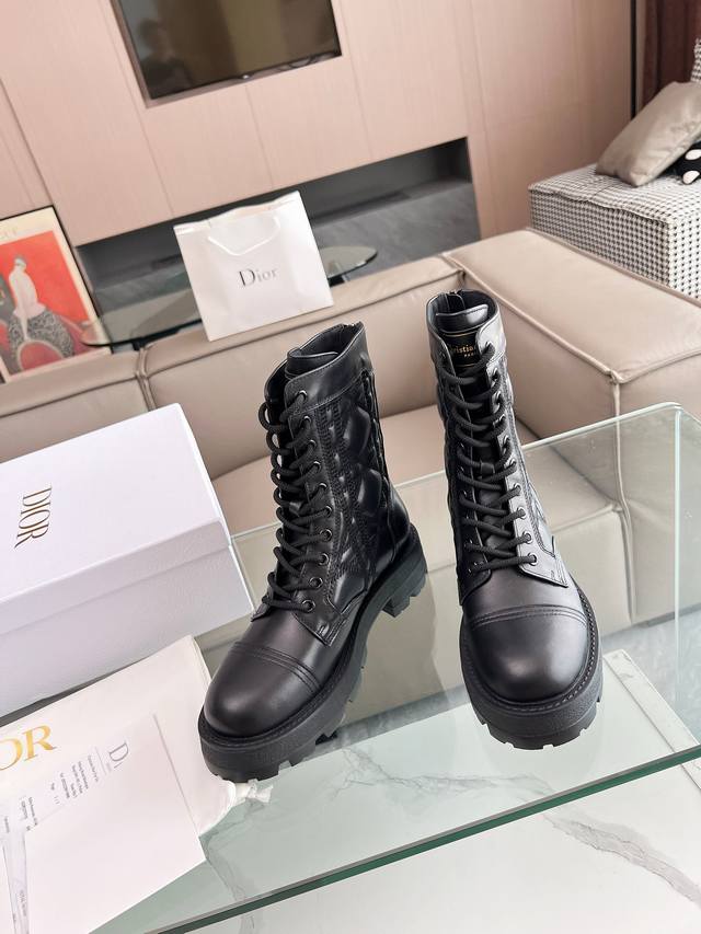 工厂P价 女装女鞋 运动原单 官网同步2025Ss最高版本 Dior 迪奥秋冬靴马钉靴顶走级秀系列秋冬主季打款，超爆级款的节奏！出行必备单品！随意搭配么怎穿都好