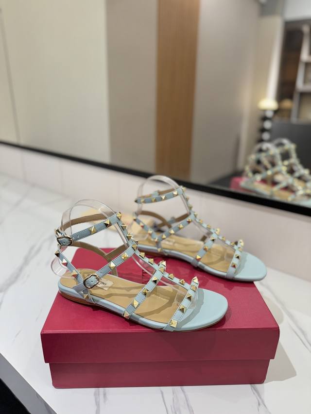 出厂价Pp： 女装女鞋 运动原单 Valentino 华伦天奴铆钉 Vt经典环绕踝脚带铆钉凉鞋，历久弥新深入人心永不过时的必备单品顶级复刻！侧身弧线完美，原版开