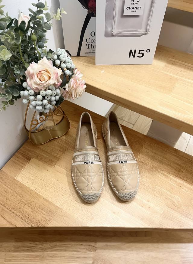 工厂P价 女装女鞋 运动原单顶级高版本原版1：1复刻Dior迪奥 早秋新款图案花提刺渔绣夫鞋 经典Logo刺设绣计谓可是这两主年打系列 无论包鞋包子是还是衣服非