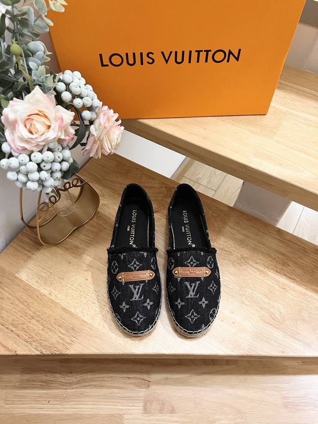工厂P价 女装女鞋 运动原单Lvui Vuitton 路易威登 顶级代购货，渔夫鞋 。本款 Helios 渔夫鞋拼接漂白Monogram丹宁布与毛边，释放闲适格
