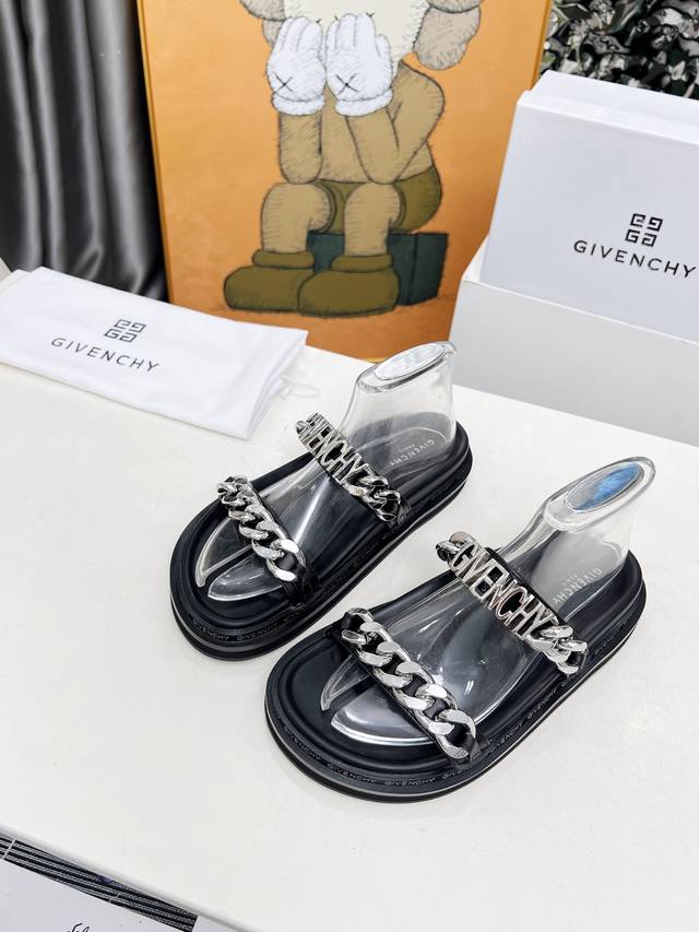 工厂P价 女装女鞋 运动原单 纪梵希链条风格，时尚潮流，时尚达人专配凉鞋、简约不简单。面料：黑色牛皮 内里：羊皮，大底：橡胶材质。码数5-41