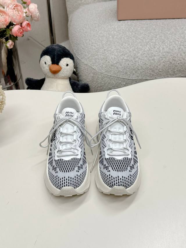 工厂P价 女装女鞋 运动原单 Miumi* 2025 ｜新款厚底网面运动鞋针织网面材料 真的超级舒服 每个配色都很夏日 清爽舒适上脚非常非常轻盈宛如踩在云朵上一
