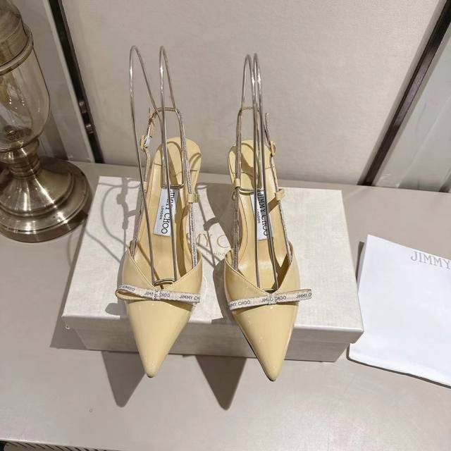 工厂P价 女装女鞋 运动原单 Jimmychoo2025奶黄织带猫跟鞋来啦，搭配Logo蝴蝶结，既温柔大气，又有夏天的清新！7厘米的酒杯跟稳稳的气质来啦，全天上