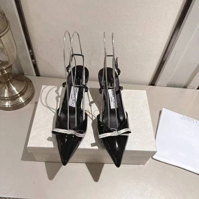 工厂P价 女装女鞋 运动原单 Jimmychoo2025织带猫跟鞋来啦，搭配Logo蝴蝶结，既温柔大气，又有夏天的清新！7厘米的酒杯跟稳稳的气质来啦，全天上脚不