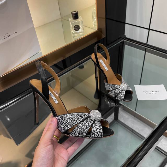 调工厂P价 女装女鞋 运动原单 Aquazzura 2025新款凉鞋 代购品质！！！ 原版开发哇哦！205新款高跟水钻凉鞋闪亮登场，简直是时髦精的心头好。水钻镶