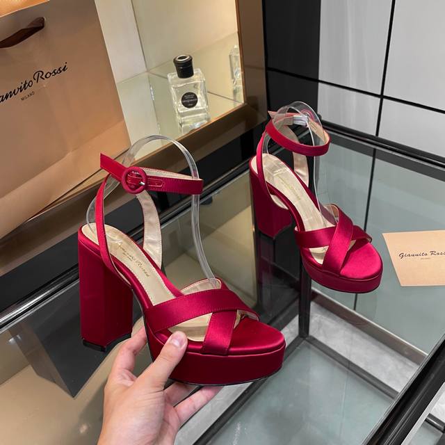 工厂P价 女装女鞋 运动原单 Gianvito Rossi 2025新款凉鞋原版开发顶级版本代购品质真丝邂逅防水台高跟，今夏的优雅暴击！这双防水台真丝凉鞋简直是