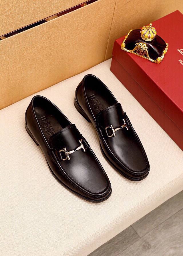 商品商标：Ferragamo 菲拉格慕 休闲皮鞋正码码数: 38-44 45订制 商品材料：精选 进口头层磨砂小牛皮鞋面+奢华五金扣，进口水染牛皮内里。强烈立体