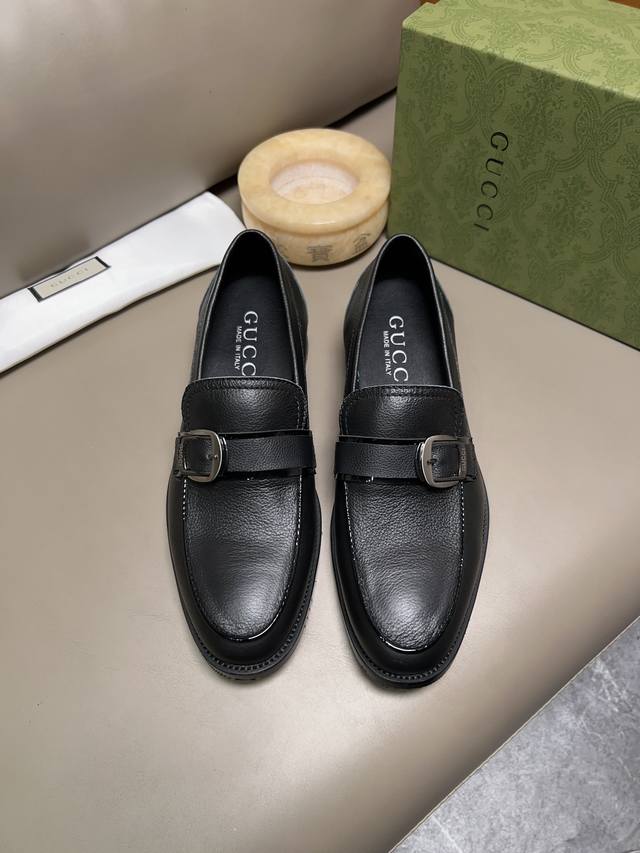 实价 ，品牌古奇！英文名Gucci，官方旗舰店新款巴黎时装周走秀款，古奇惊世骇俗不一样的感觉，自然不失高雅，[爱情] 鞋面采用头层进口意大利牛皮 假一赔十，只做