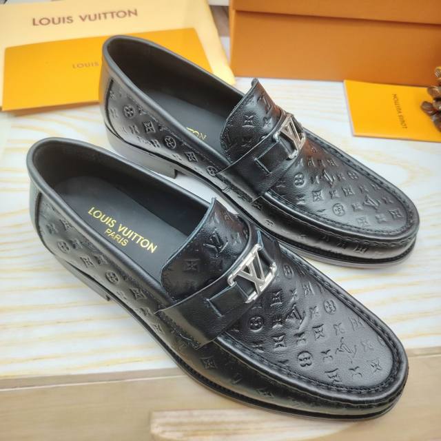 工厂P价 Louis Vuitton 里 路易威登 新款男士休闲商务皮鞋官网原版复制，鞋面采用进口官网1:1材料制作意大利牛皮面，高端内里绝非一般的工艺制造，大