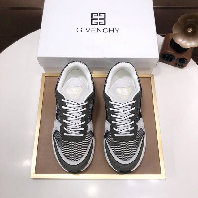 工厂P批 Givenchy.纪梵希 专柜同步发售鞋面：意大利进口品牌印花布匹 尽显奢华，透气网布内里加上双层组合，脚感舒适，鞋底：原厂特供橡胶发泡大底，轻便，舒