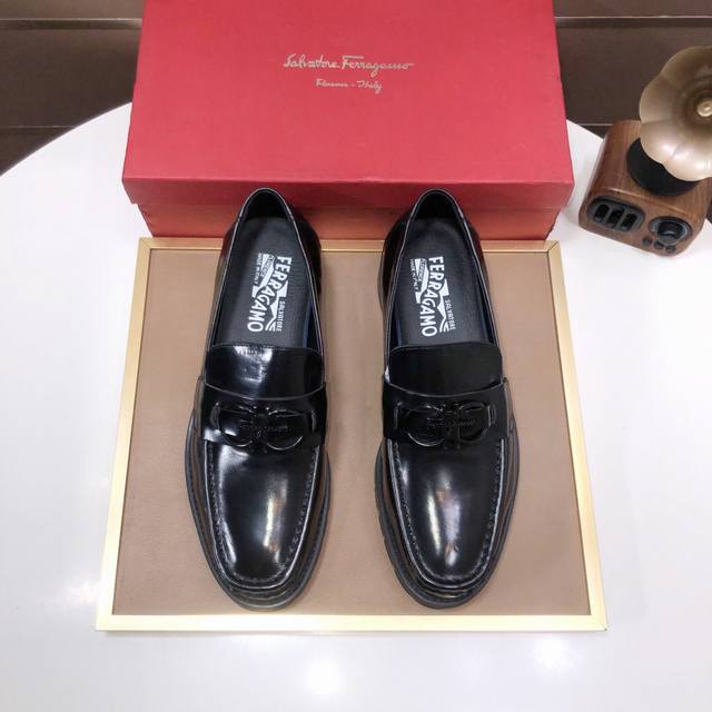 工厂P批 Ferragamo 菲拉格幕 高端牛里 新款 Ferragamo* 顶级版本 菲拉格幕经典正装皮鞋！选用进口原版牛皮，内里头层舒适牛皮内里！原版耐磨橡
