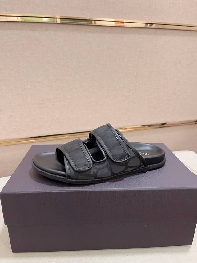 工厂P价P： 高版本 情侣款 Valentino华伦天奴 新款精品拖鞋、专柜品质、经典格子、实际做工相当复杂鞋面优选进口帆布面料羊皮里 相当考验工匠的手艺原版P