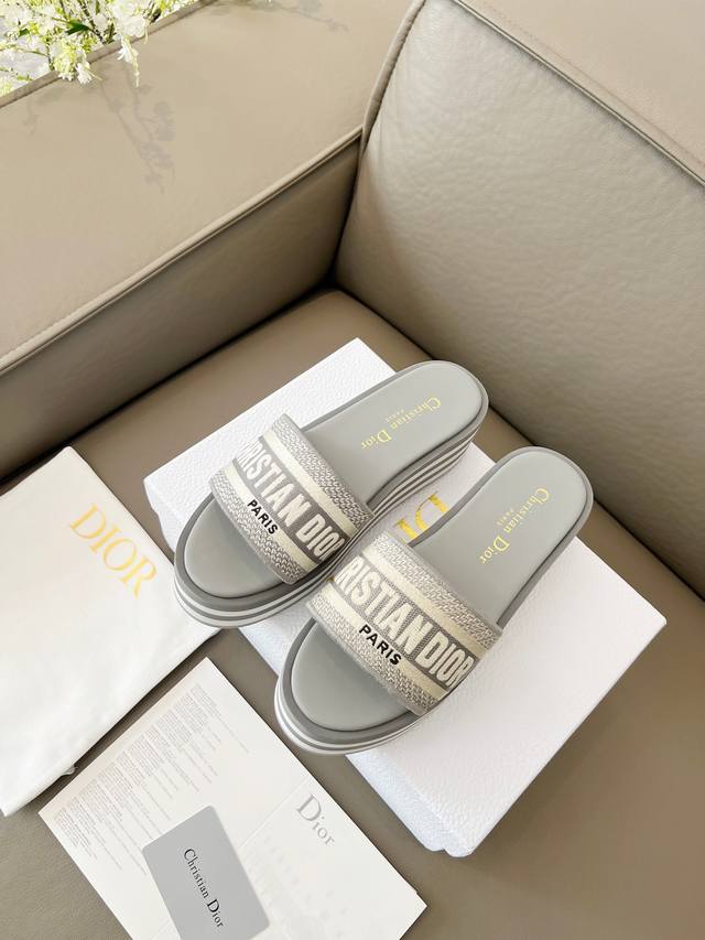 实价 Dior 迪奥 春夏新款 Ivieta Dway 果冻色平底一字拖拼色女鞋 Cd字母Logo立体刺绣厚底圆头露趾拖鞋 原版开发市面顶级版本，脚感柔软细腻，