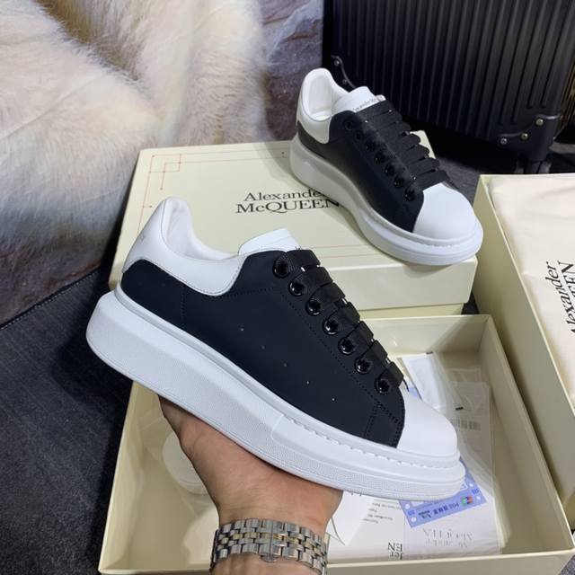 专业麦昆工厂P -230Alexander Mcqueen 亚力山大麦昆优势高端货源 充正级别 非市面中上版本 请代理仔细Pk细节 以免误导版本， 年完成最新一