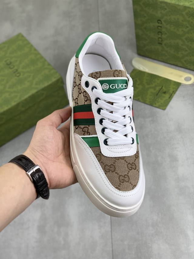 工厂P价P 实价 古奇Gucci 官网最新款休闲时尚男鞋，爆款版型简洁大气，潮男专属.独有的官网最新品牌双G素元素古奇原版装饰，时尚又大方，面料原版小牛皮全进口