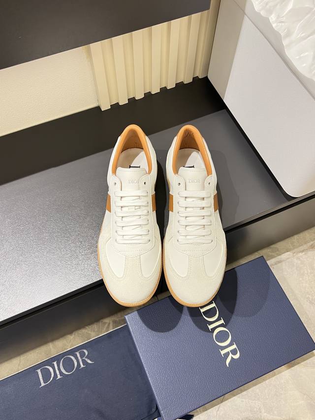Dio*迪奥 码数：38-44 45定做 2025新款迪奥Dior B01德训鞋顶级版本！！！白色和棕色头层牛皮，搭配白色高丝光牛反绒，鞋面全油边，Tpu原版成