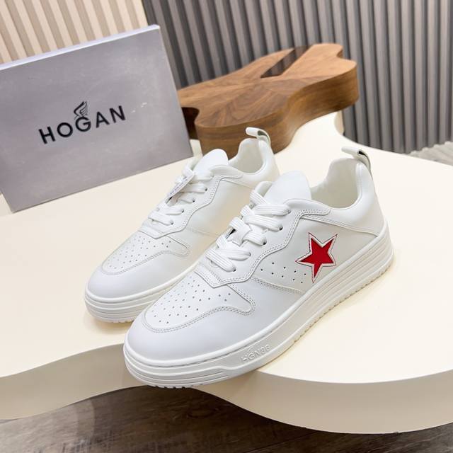 Hogan 霍根 -高端品质 原单-鞋面：丝绸小牛皮、反绒小牛皮、鞋身镂空′H′图腾-内里：品牌网帆布、垫脚；水染牛皮-大底：超轻Tpu 橡胶；双色成型大底-超