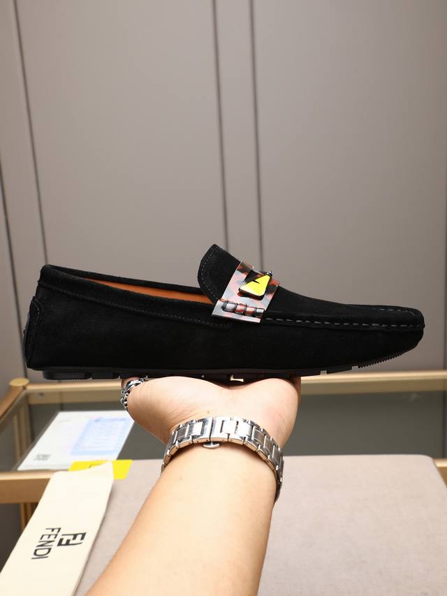 Fendi 席转全球的芬迪F家小怪兽大步来袭，最新配色，驾车套脚懒人鞋前卫百搭时尚男鞋包子鞋豆豆鞋 私版开模，1：1复刻..鞋面由头层牛皮制造，头层猪皮内里..