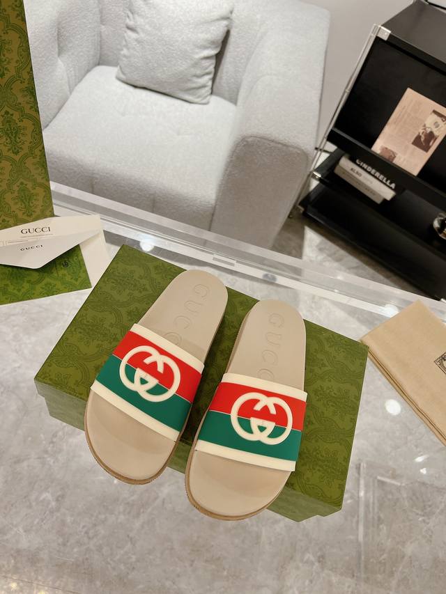 实价： Gucci情侣款拖鞋 顶级版 春夏网红必备拖鞋 Yp一比一还原，所有细节 材质 舒适度 全部跟原版一样了 复刻度98%。码数：女35-40男39-44