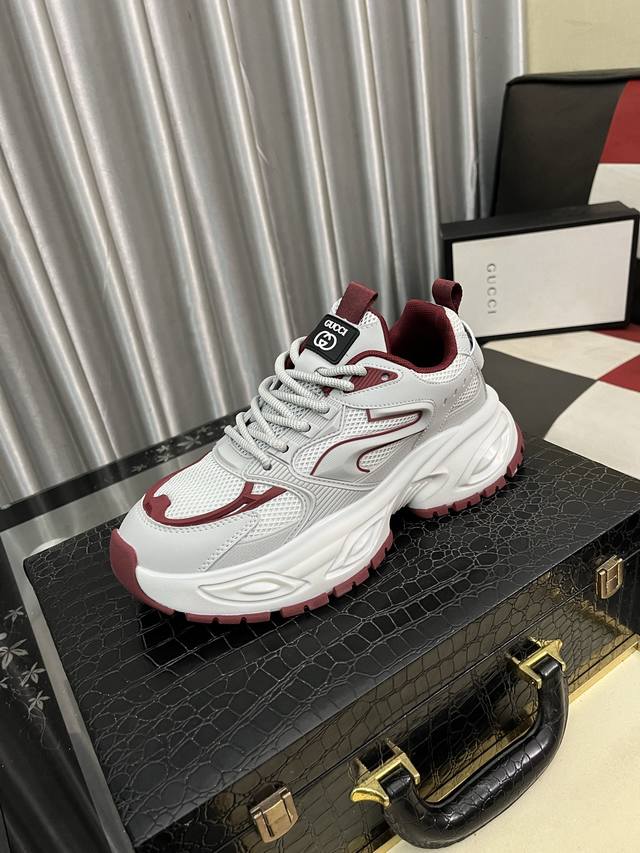 出厂价Pp： Gucci 高邦休闲时尚男鞋爆款版型简洁大气，潮男专属.独有的官网最新品牌元素古奇原版装饰，时尚又大方，面料原版小牛皮 舒适的真皮内里 码数：38